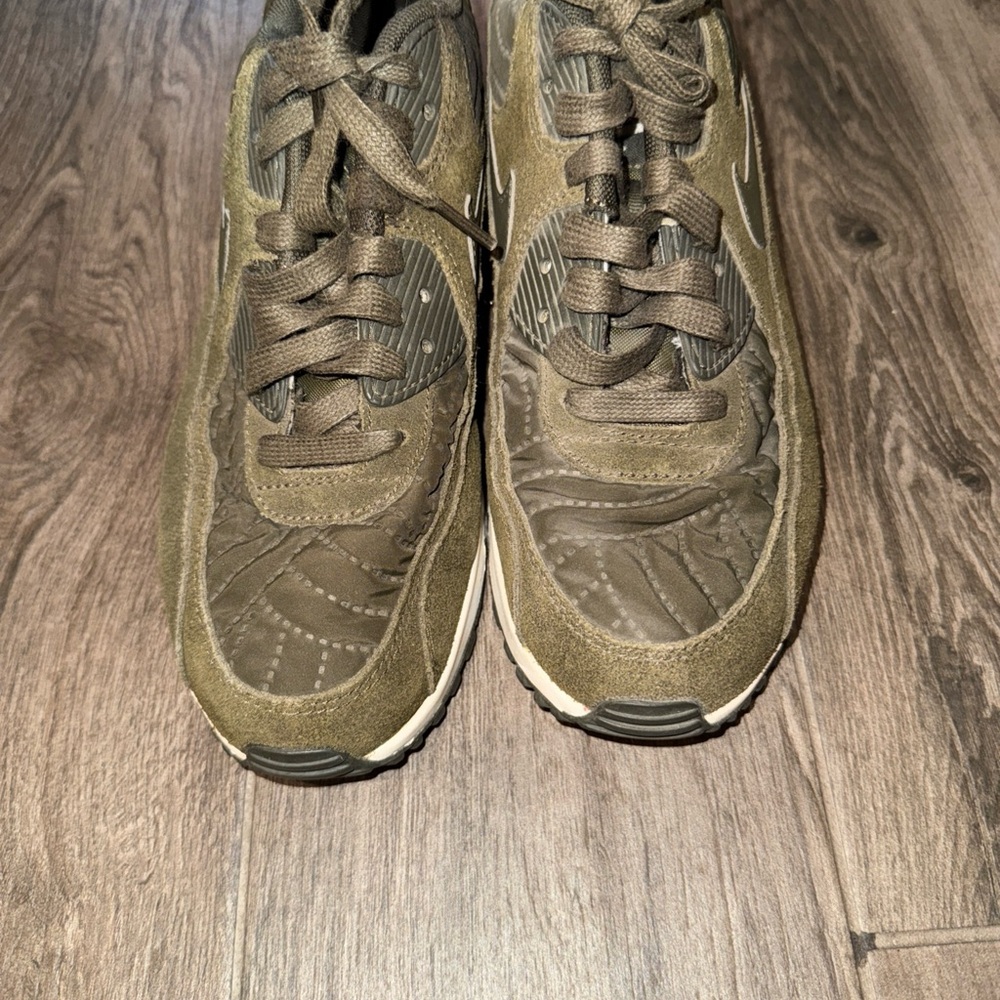 Nike Air Max Olive Green Womens Sneakers size 8